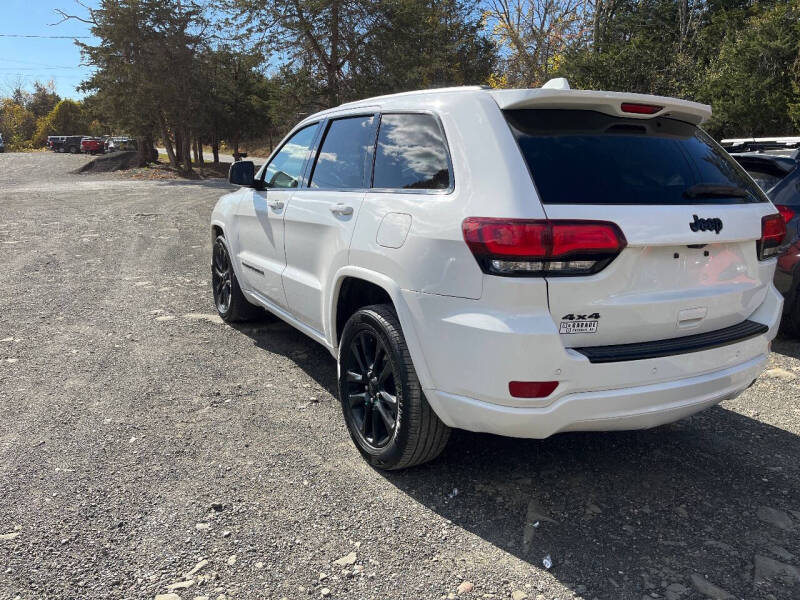 2017 Jeep Grand Cherokee Altitude photo 7