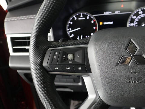 2025 Mitsubishi Outlander ES