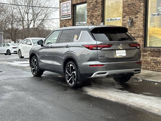 2022 Mitsubishi Outlander SE