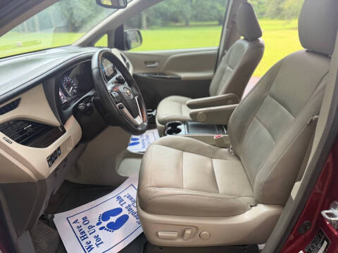 2017 Toyota Sienna XLE 8-Passenger