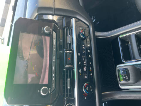 2022 Nissan Pathfinder SV