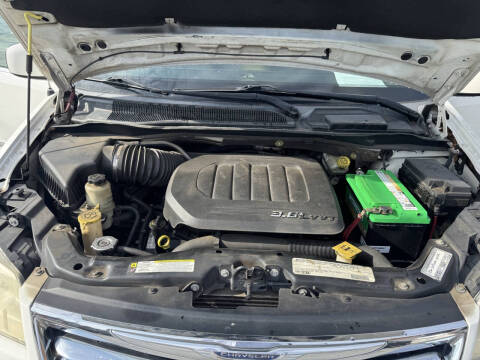 2011 Chrysler Town and Country Touring-L