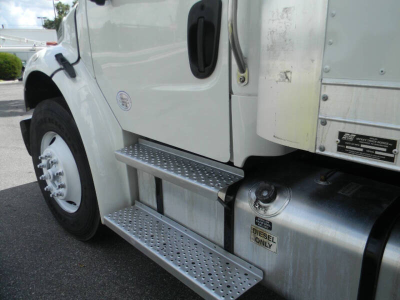 2022 Freightliner M2 106