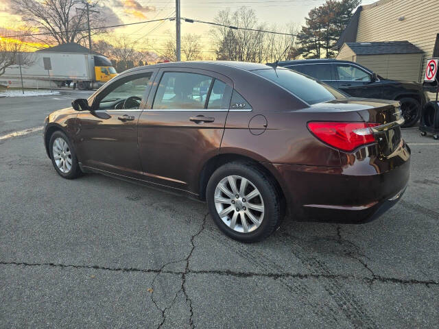 2013 Chrysler 200 for sale at QUEENSGATE AUTO SALES in York, PA