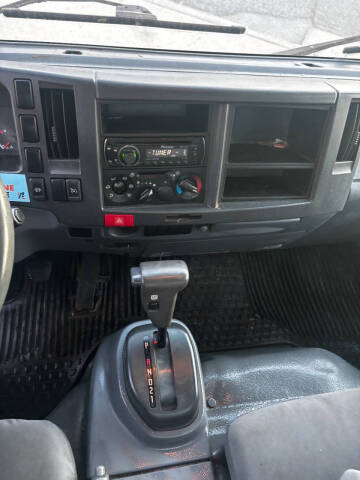 2009 Isuzu NPR-HD