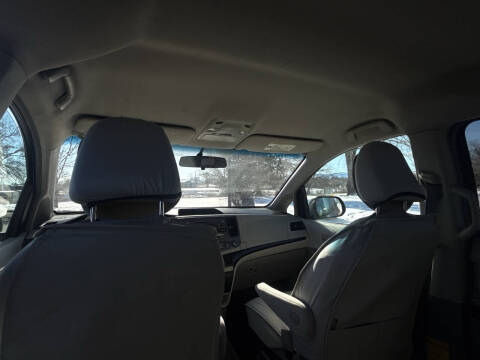 2012 Toyota Sienna Base 7-Passenger
