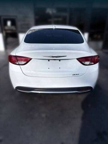 2017 Chrysler 200 Limited Platinum