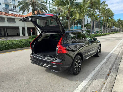 2025 Volvo XC60 B5 Core Dark Theme
