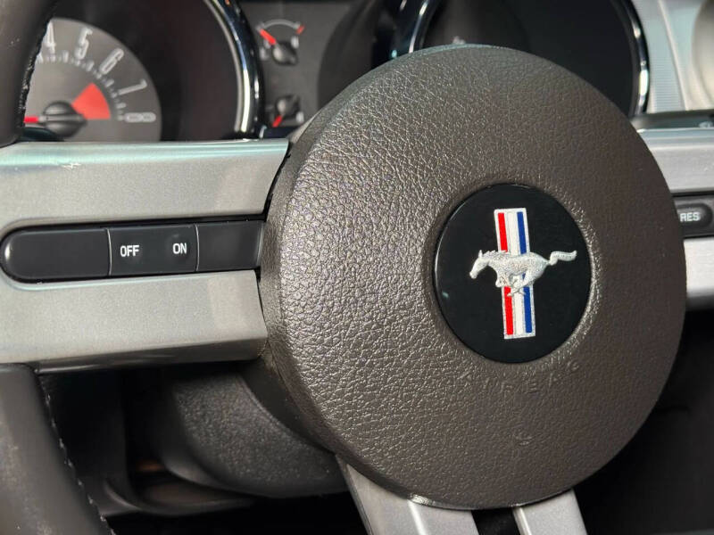 2005 Ford Mustang GT Deluxe