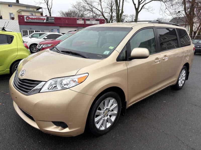 2011 Toyota Sienna LE 7-Passenger