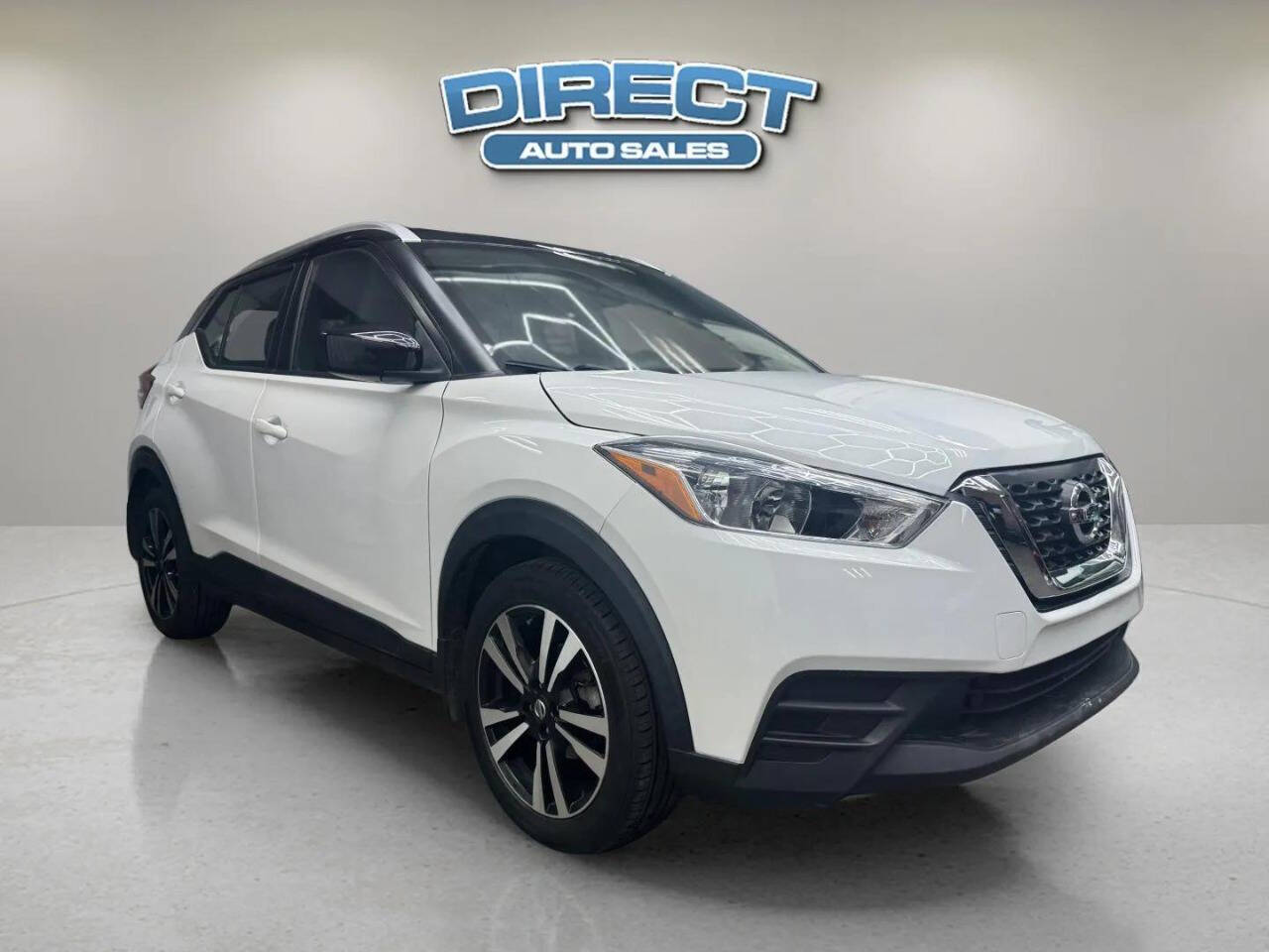 2019 Nissan Kicks SV 4dr Crossover - White exterior view 1
