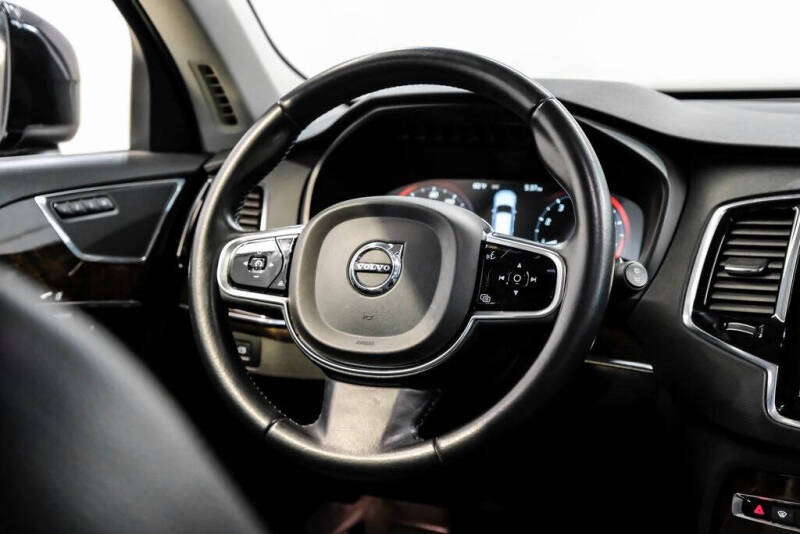 2017 Volvo XC90 T6 Momentum