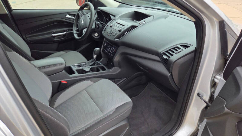 2017 Ford Escape SE - Photo 15