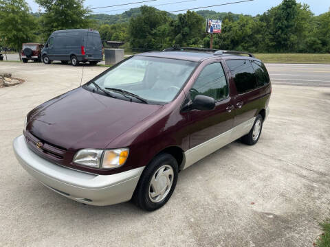 2000 Toyota Sienna for sale at HIGHWAY 12 MOTORSPORTS in Nashville TN