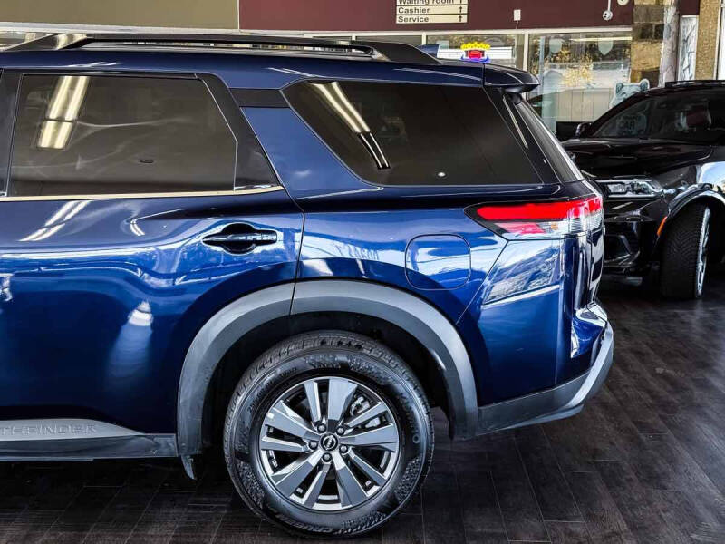 2025 Nissan Pathfinder SV