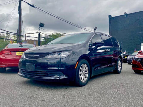 2017 Chrysler Pacifica for sale at Buy Here Pay Here Auto Sales in Newark NJ