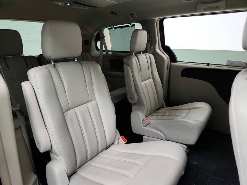 2013 Chrysler Town and Country Touring-L