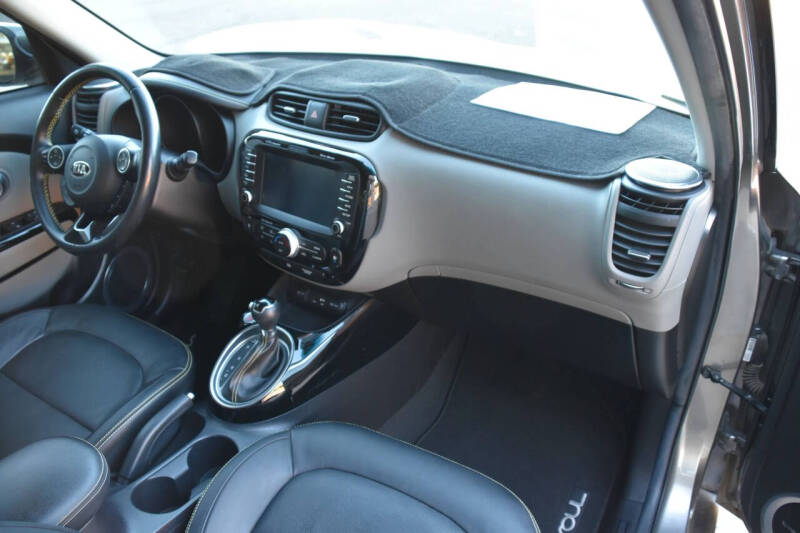 2016 Kia Soul +