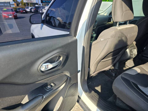 2016 Jeep Cherokee Sport