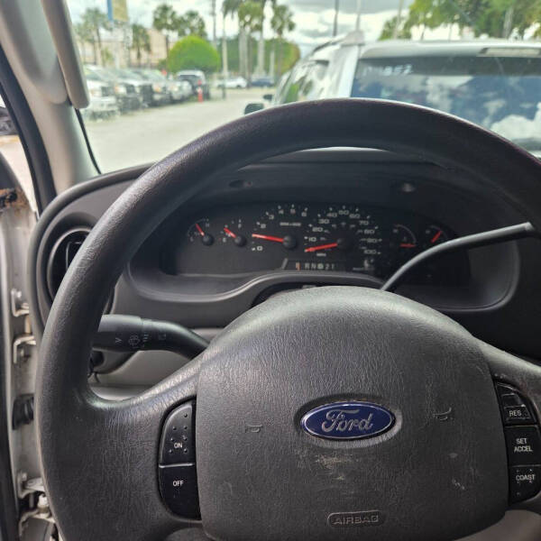2004 Ford E-Series