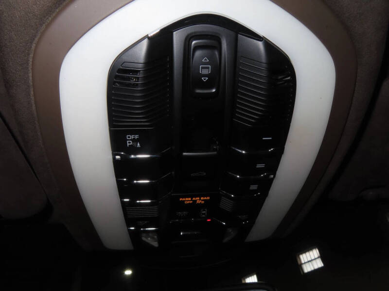 2014 Porsche Cayenne GTS