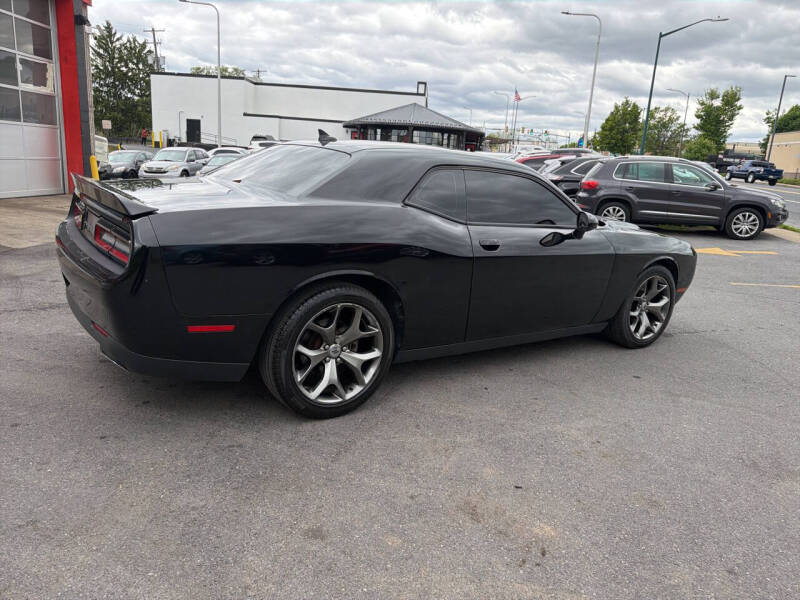 2017 Dodge Challenger SXT Plus