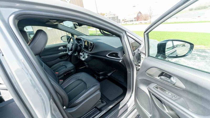 2025 Chrysler Pacifica Select