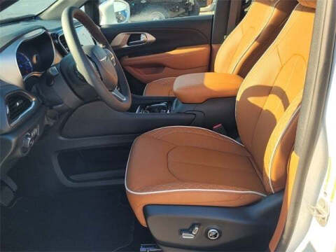 2024 Chrysler Pacifica Plug-In Hybrid Pinnacle