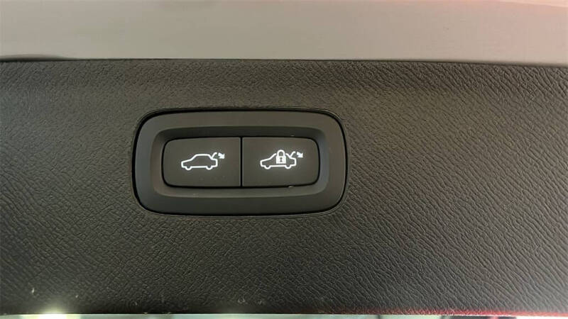 2025 Volvo XC90 B5 Core Bright Theme