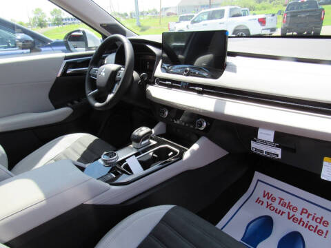 2025 Mitsubishi Outlander SE