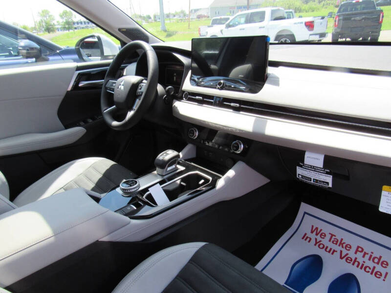 2025 Mitsubishi Outlander SE