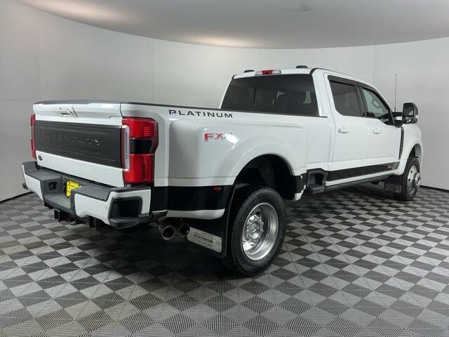 2025 Ford F-450 Super Duty Platinum