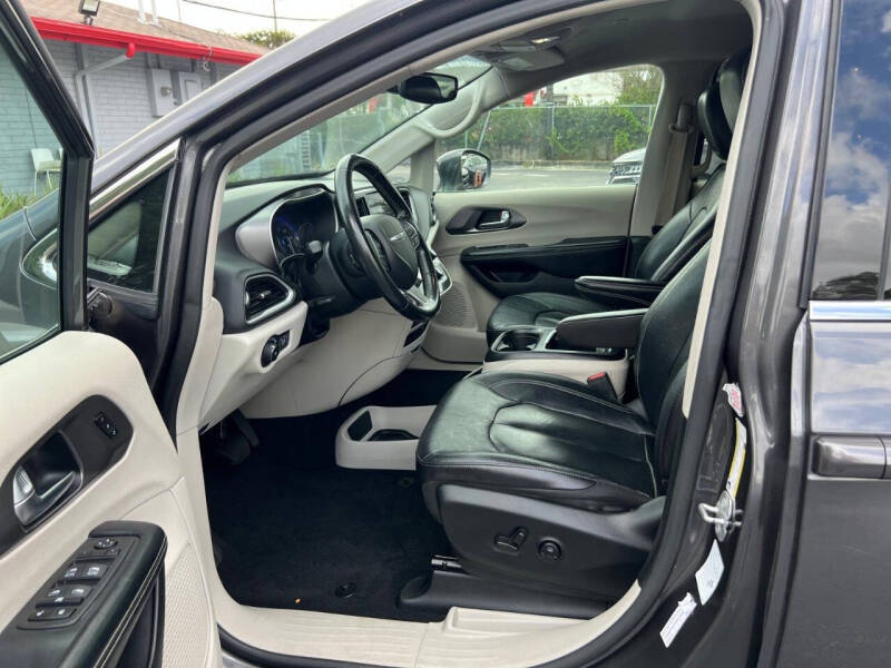 2022 Chrysler Pacifica Touring L