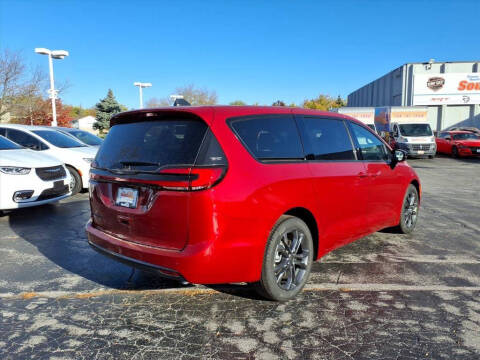 2026 Chrysler Pacifica Select