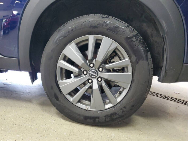 2022 Nissan Pathfinder SV