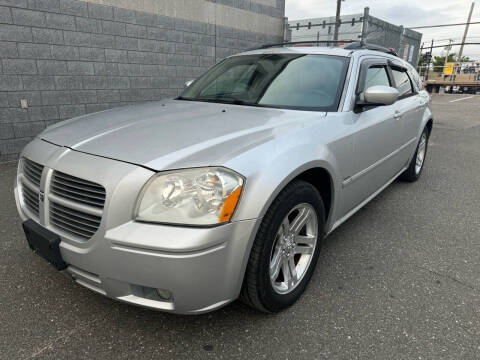 2005 Dodge Magnum for sale at Autos Under 5000 in Island Park NY