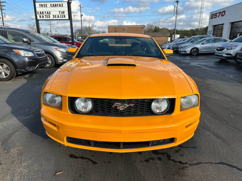 2009 Ford Mustang GT Deluxe photo 2