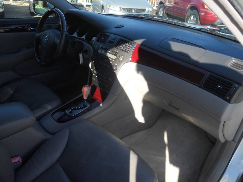 2004 Lexus ES 330 photo 30