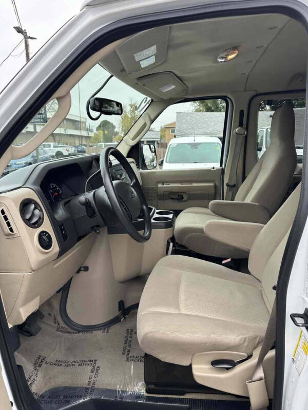 2012 Ford E-Series E-350 SD XLT