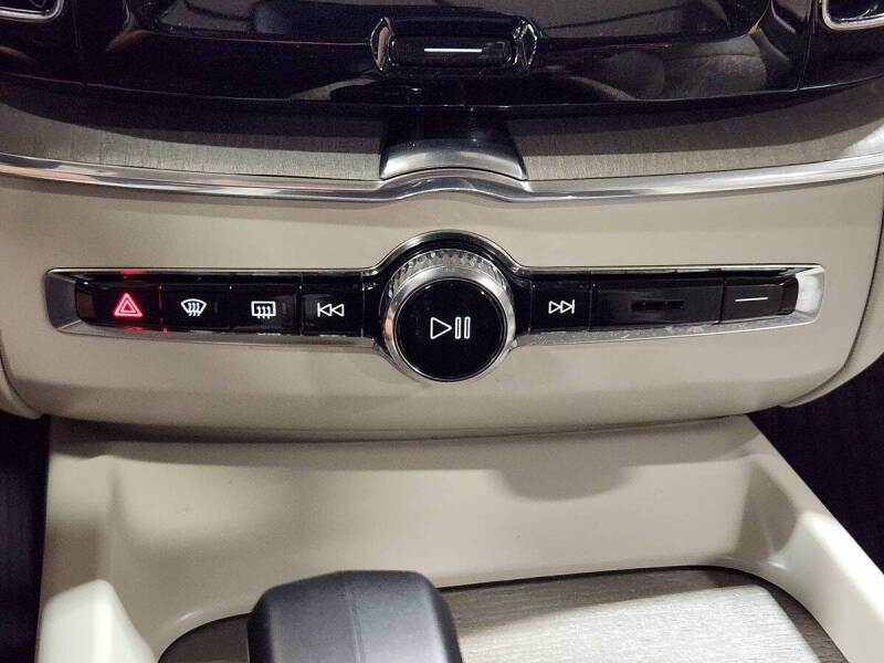 2023 Volvo XC60 Recharge T8 Plus Bright Theme