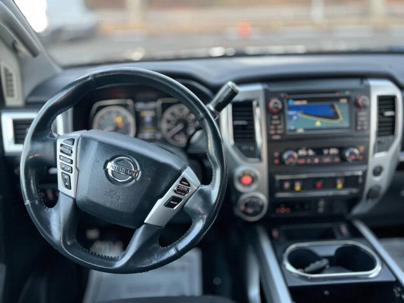 2017 Nissan Titan SV photo 15