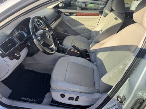 2012 Volkswagen Passat SEL