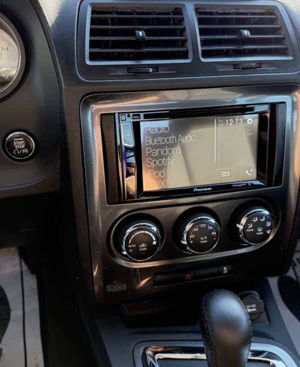 2011 Dodge Challenger SE