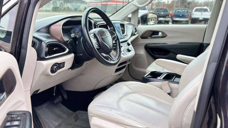 2017 Chrysler Pacifica Touring-L