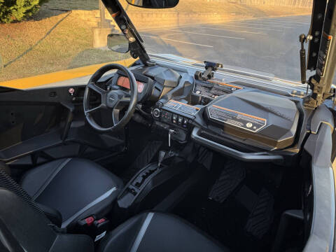 2023 Can-Am Commander XT