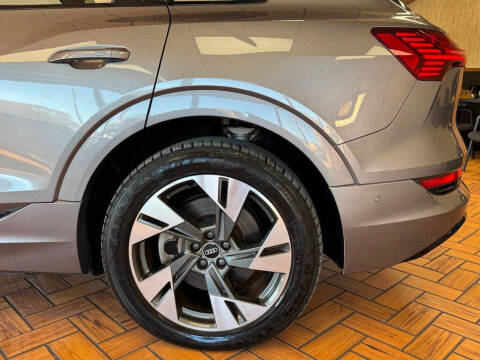 2021 Audi e-tron quattro Premium