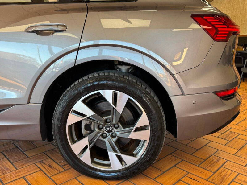 2021 Audi e-tron quattro Premium