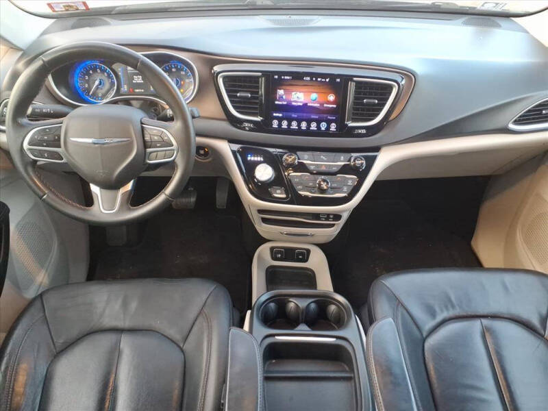 2017 Chrysler Pacifica Touring-L