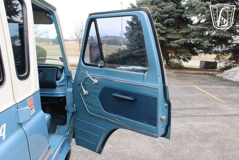 1967 Ford E-150