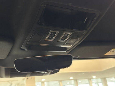 2023 Land Rover Defender 130 X-Dynamic SE